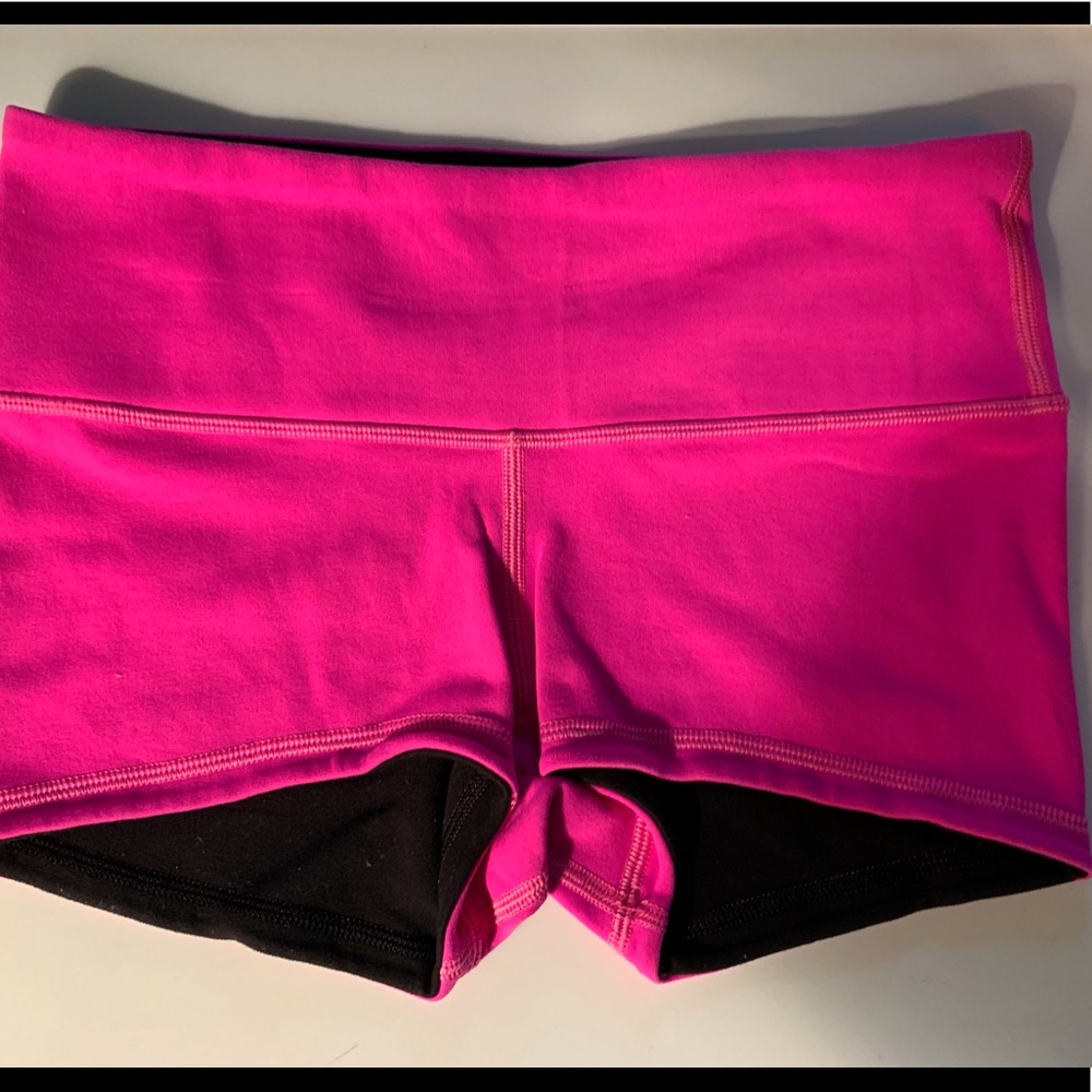LULULEMON Hottie Ladies Pink Shorts